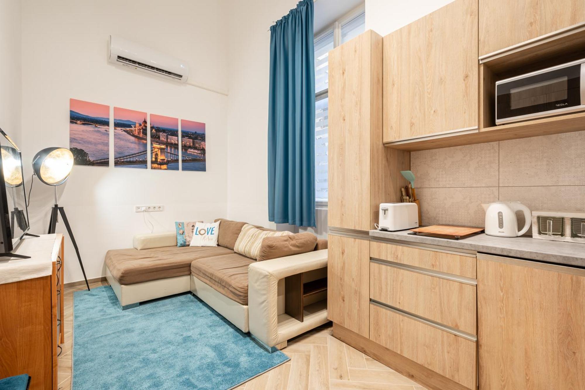 Market Hall Double Apt *