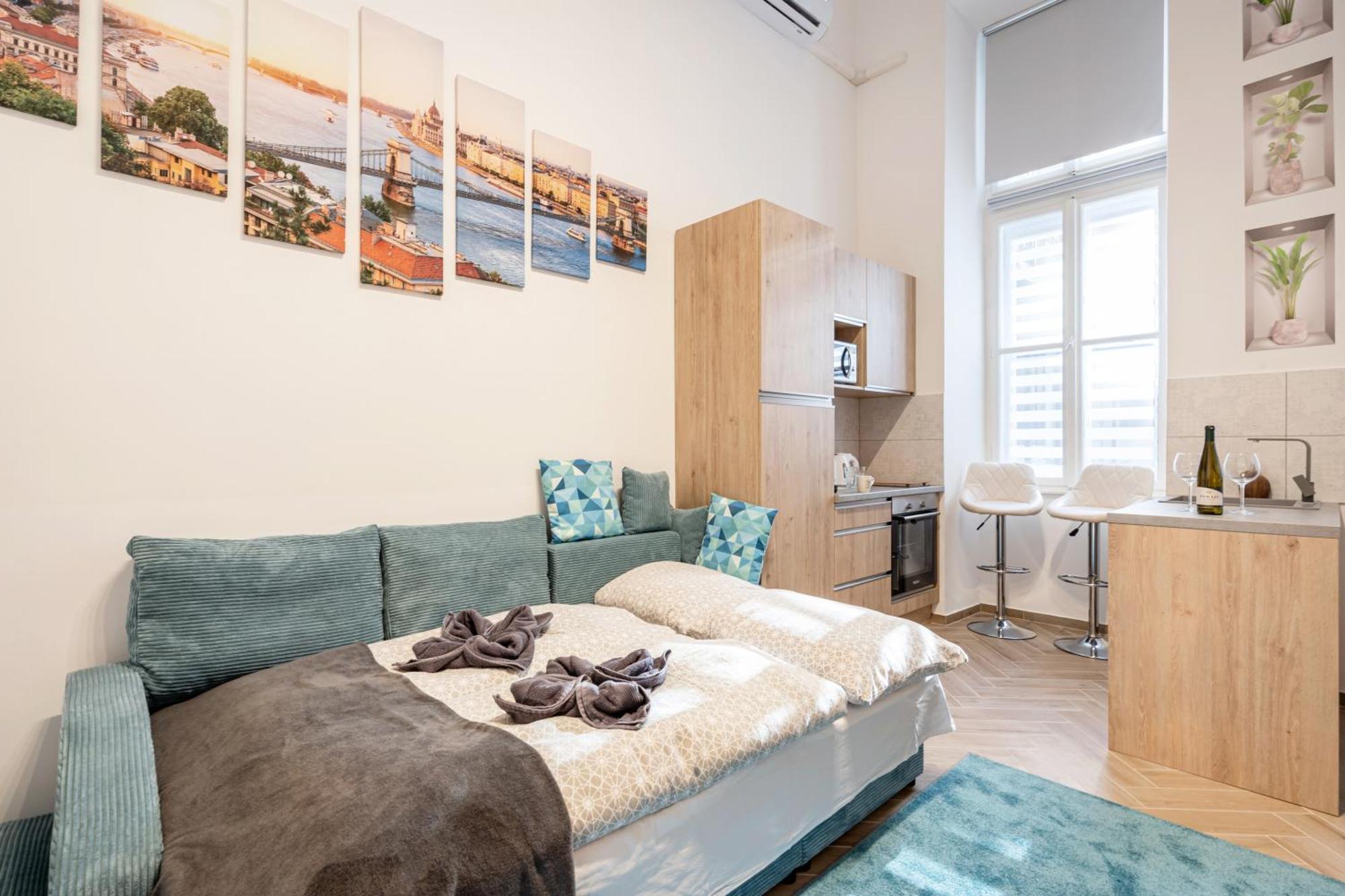 Market Hall Double Apt *